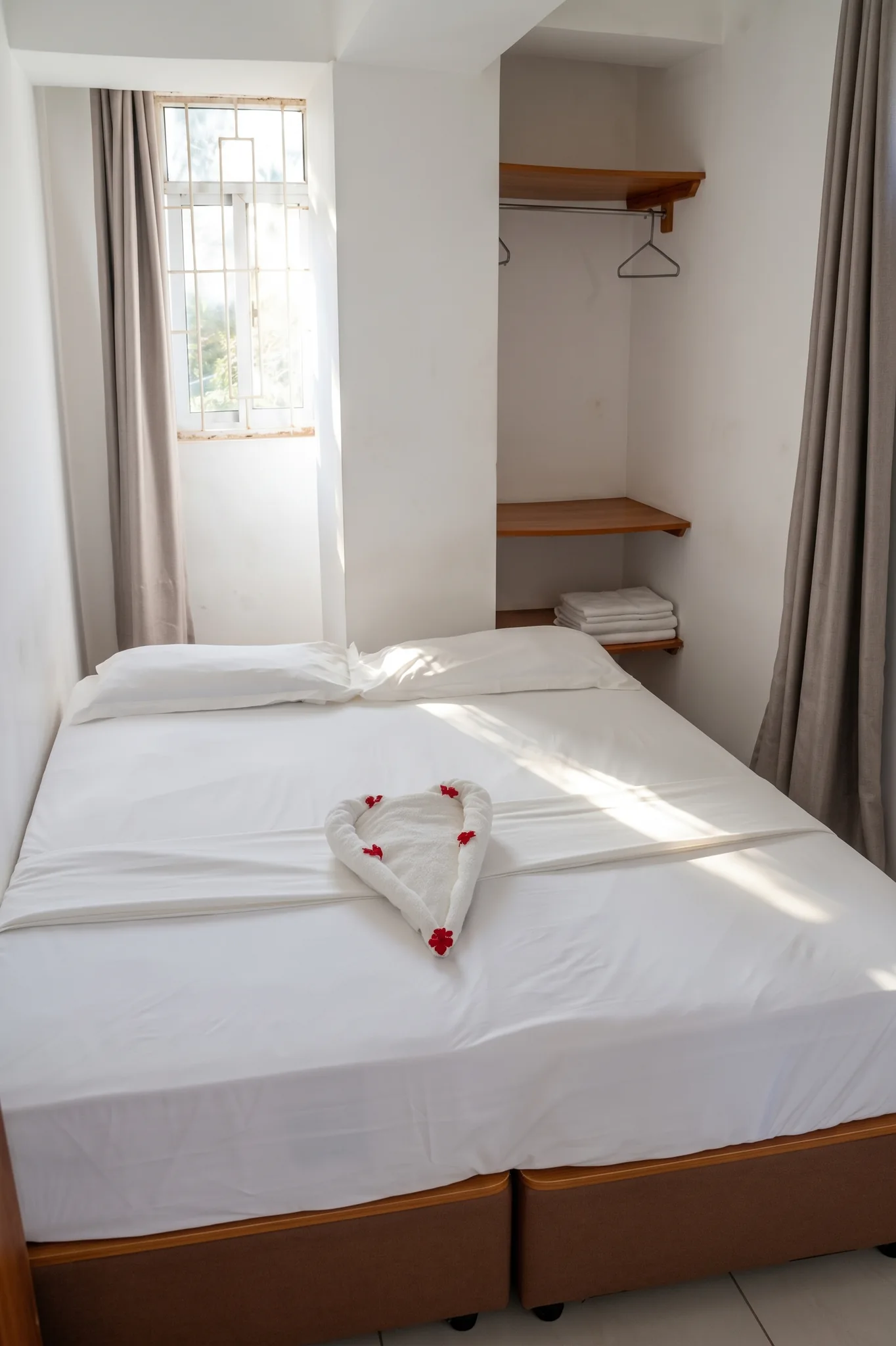 Second bedroom with double bed for children or group guests at Tower Cottages